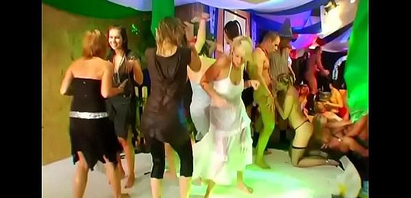  Ultra hawt girls are having fun with their seductive dance